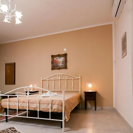 Ruggero I Di Sicilia Bed and Breakfast 3*